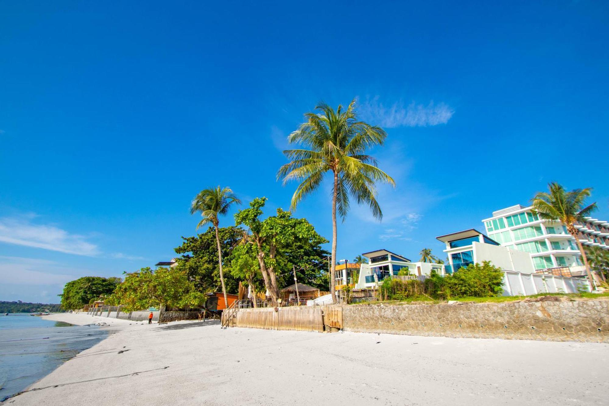 【beach Front】海景沙滩别墅，私人泳池，免费早餐，女佣每日清洁，生活方便交通便利 Vila