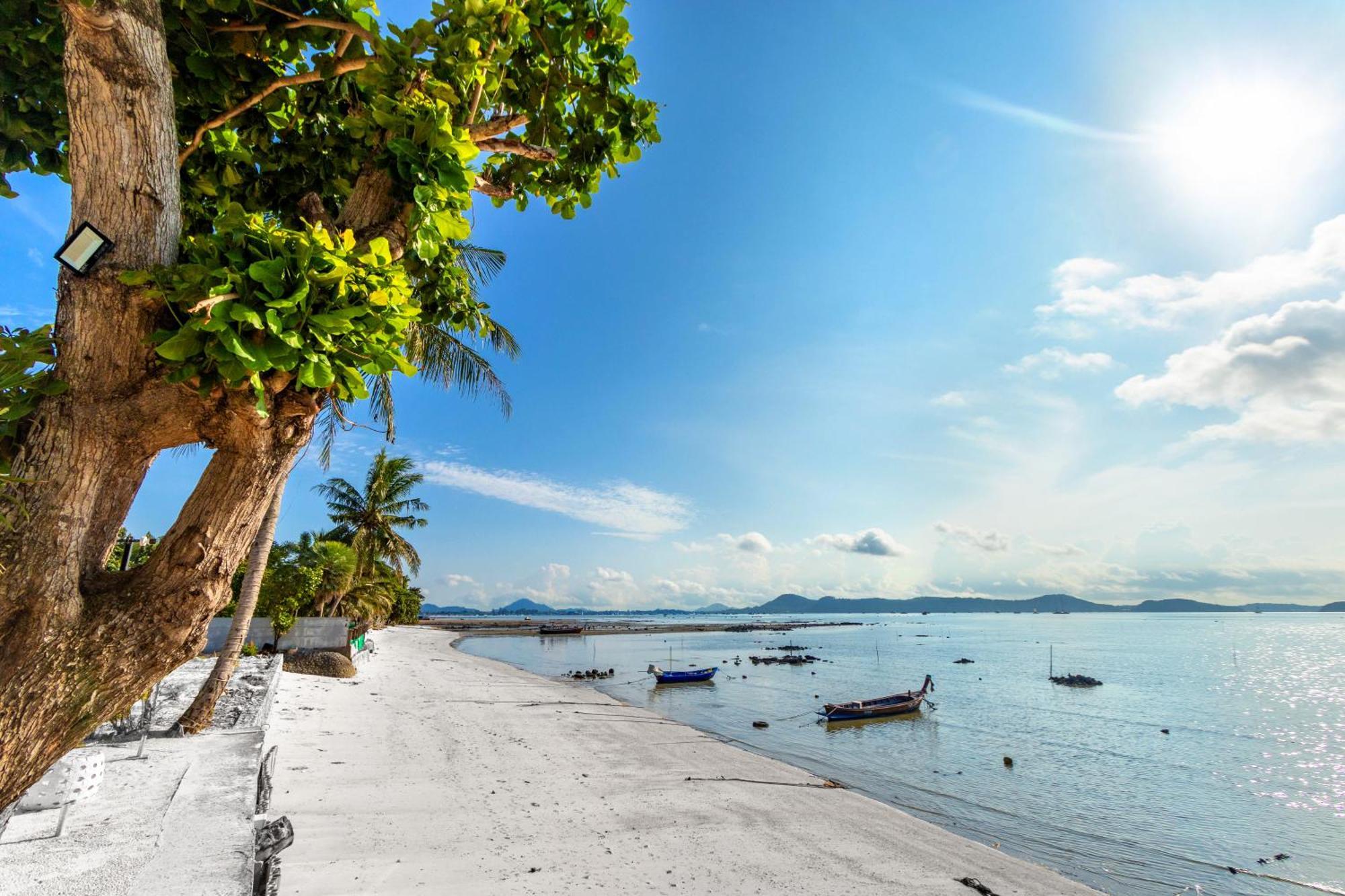 Vila 【beach Front】海景沙滩别墅，私人泳池，免费早餐，女佣每日清洁，生活方便交通便利